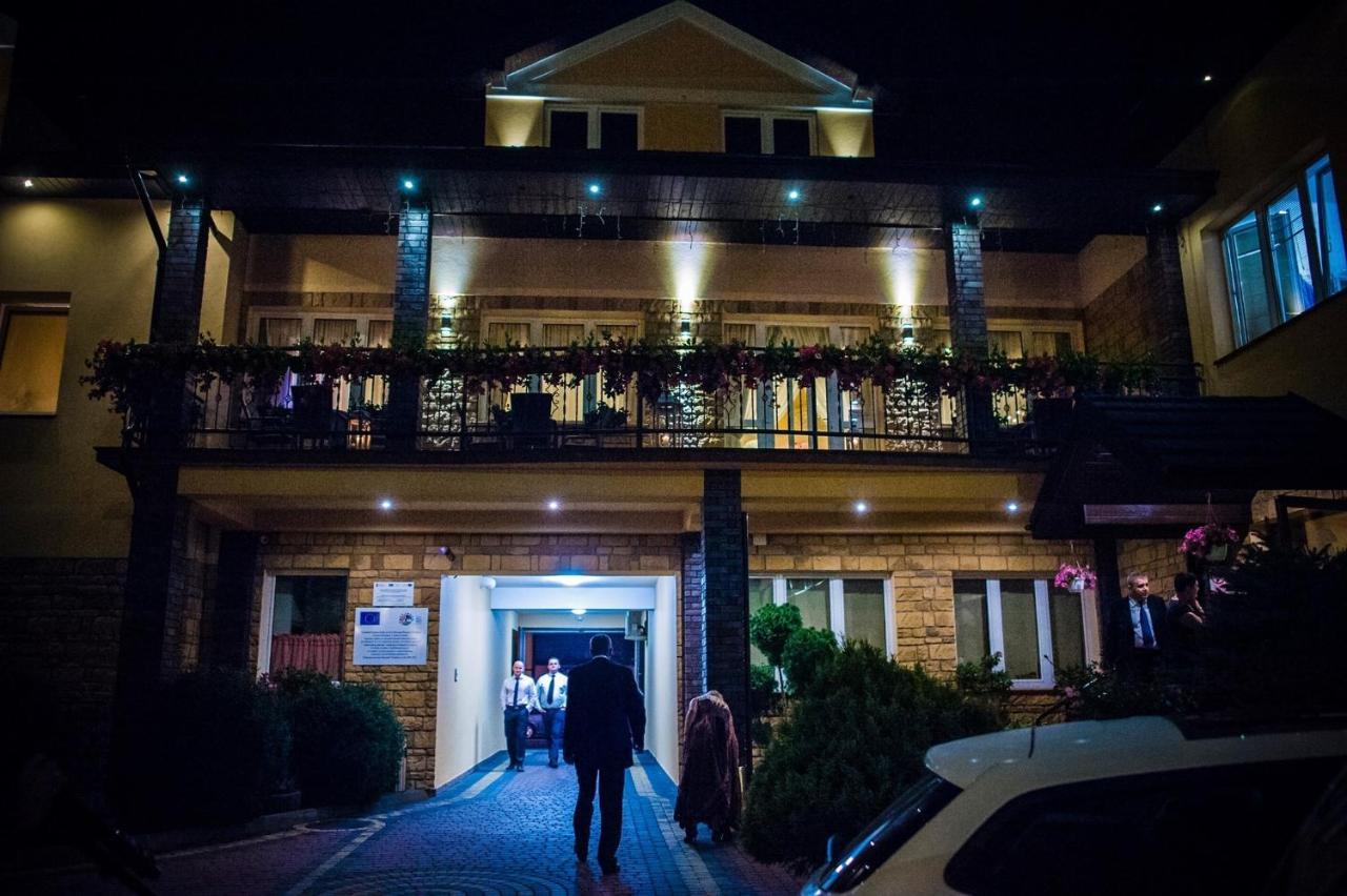 Dom Weselny Wenus Pokoje Hotelowe Przedborz Exterior photo